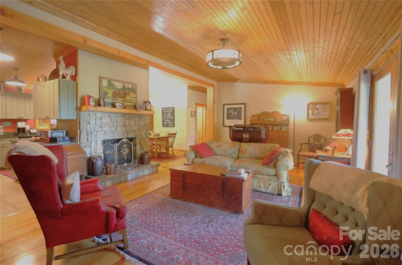 141 Owl Haven Ln, Cedar Mountain, NC 28718