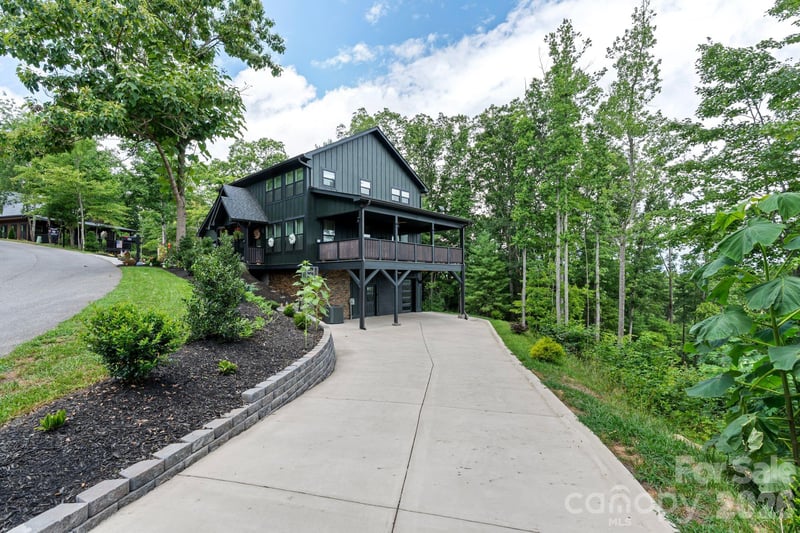 49 Timber Moss Dr, Asheville, NC 28804