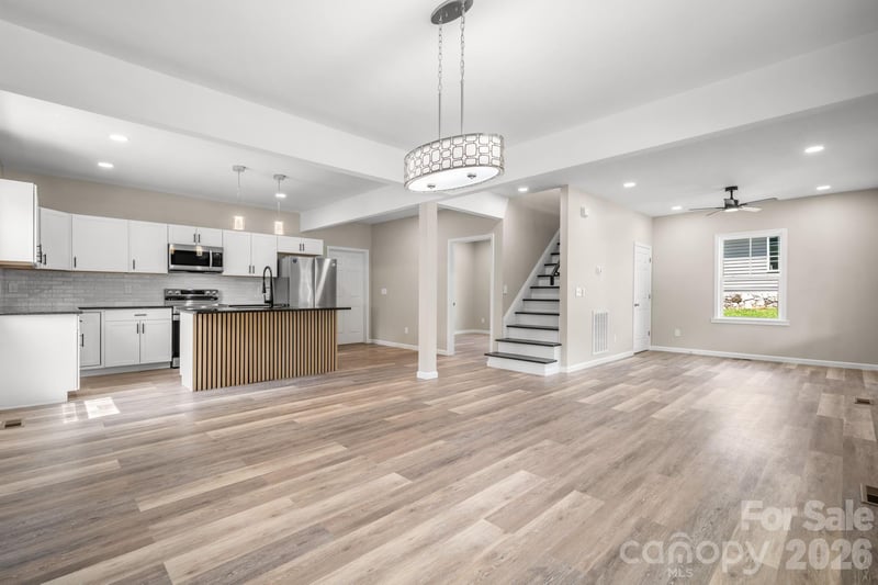 242 8th Avenue Dr SW, Hickory, NC 28602