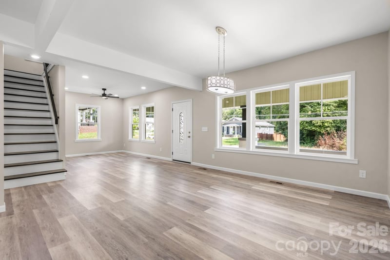 242 8th Avenue Dr SW, Hickory, NC 28602