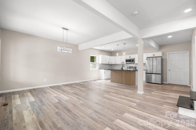 242 8th Avenue Dr SW, Hickory, NC 28602