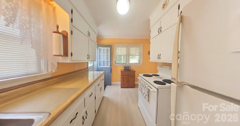 214 Governors View Rd, Asheville, NC 28805