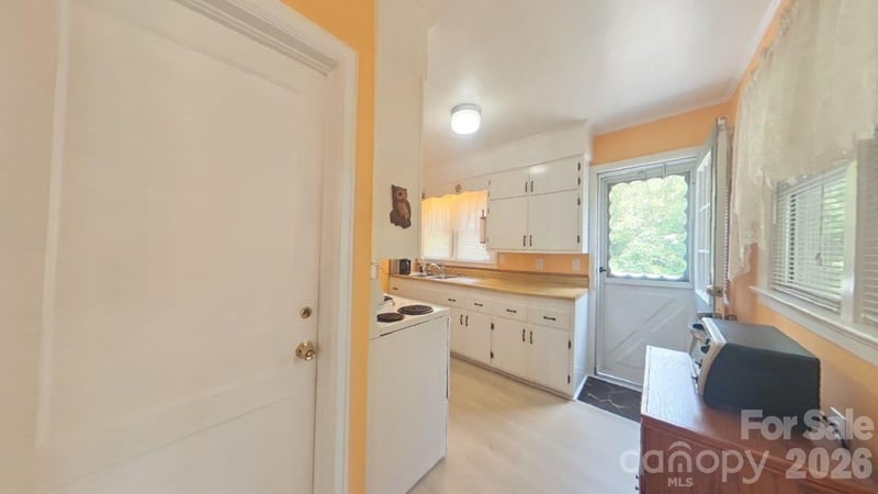 214 Governors View Rd, Asheville, NC 28805