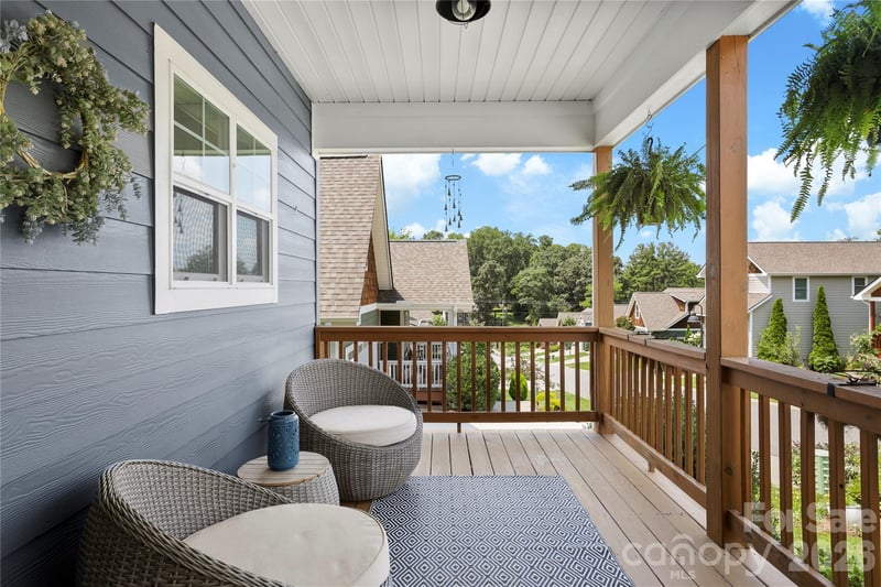 19 Woodbridge Park Dr, Asheville, NC 28803