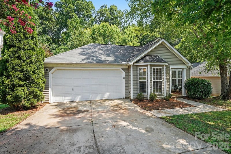 9819 Veronica Dr, Charlotte, NC 28215