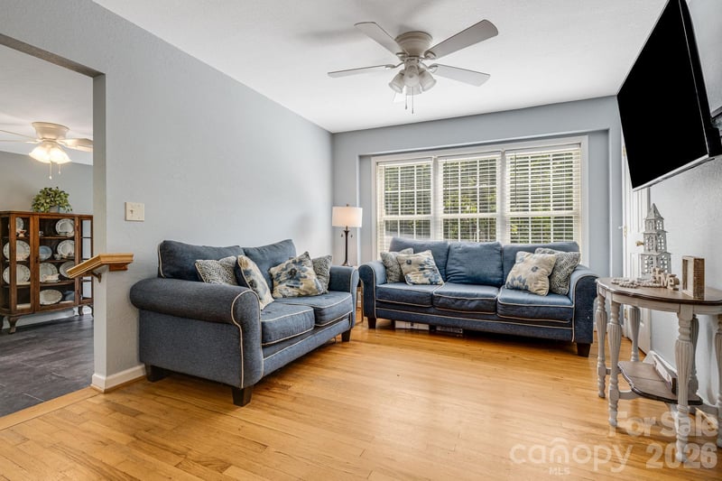 303 Hunter St, Burnsville, NC 28714