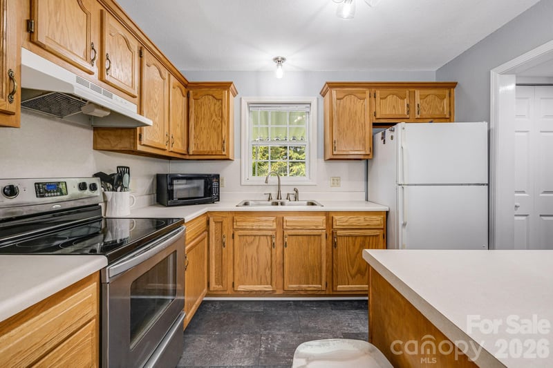 303 Hunter St, Burnsville, NC 28714