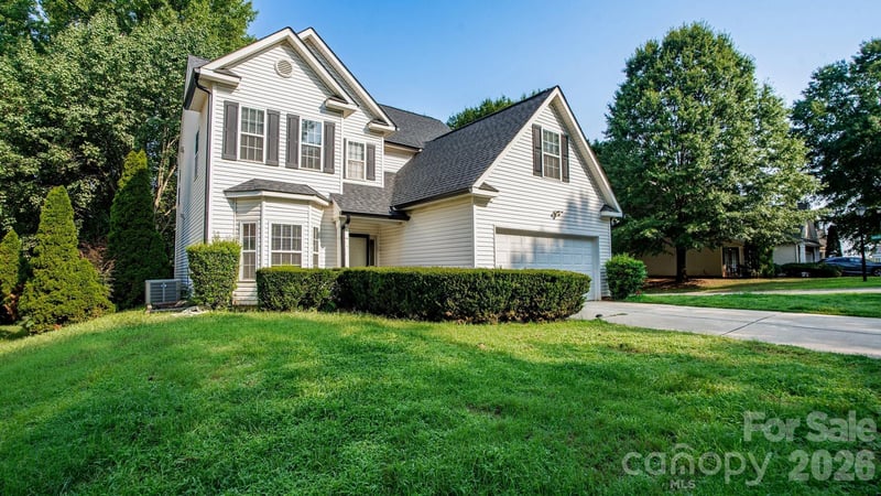 2429 Oakdale Creek Ln, Charlotte, NC 28216