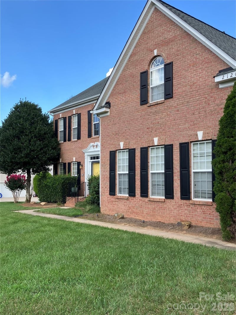 2120 Heath Lake Dr, Charlotte, NC 28227
