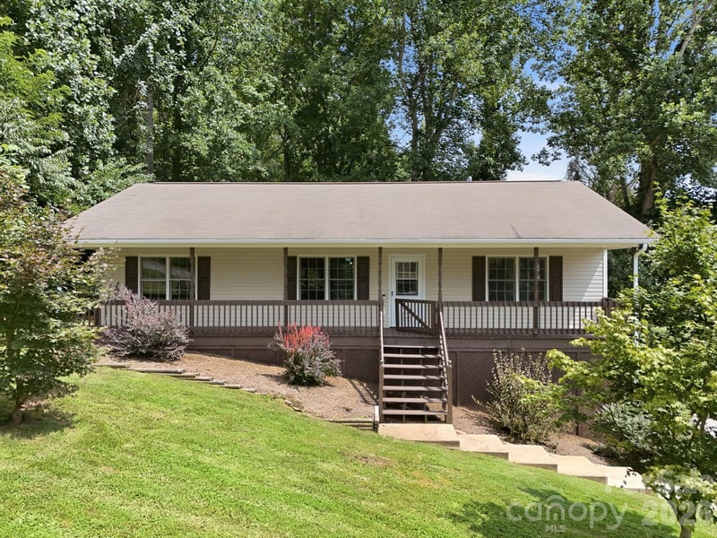 16 Westwood Dr, Candler, NC 28715
