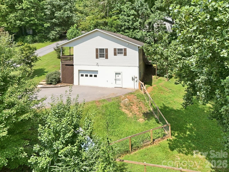 16 Westwood Dr, Candler, NC 28715
