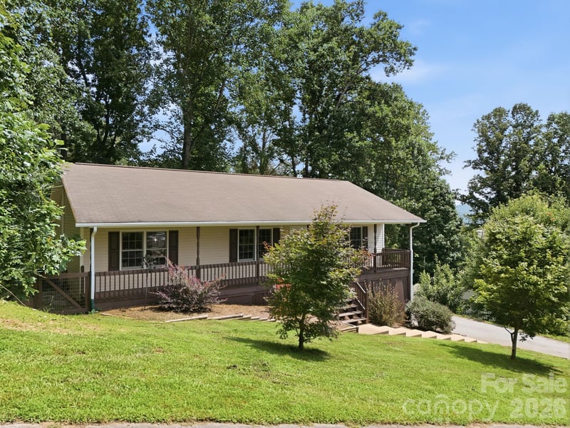 16 Westwood Dr, Candler, NC 28715