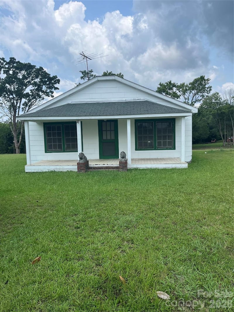 831 S Beersheba Rd, Clover, SC 29710