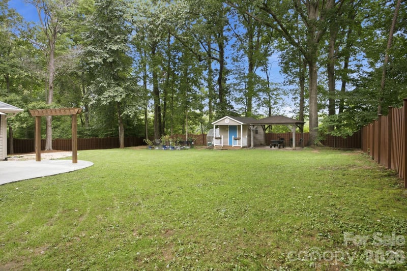 7134 Forest Hills Dr, Denver, NC 28037