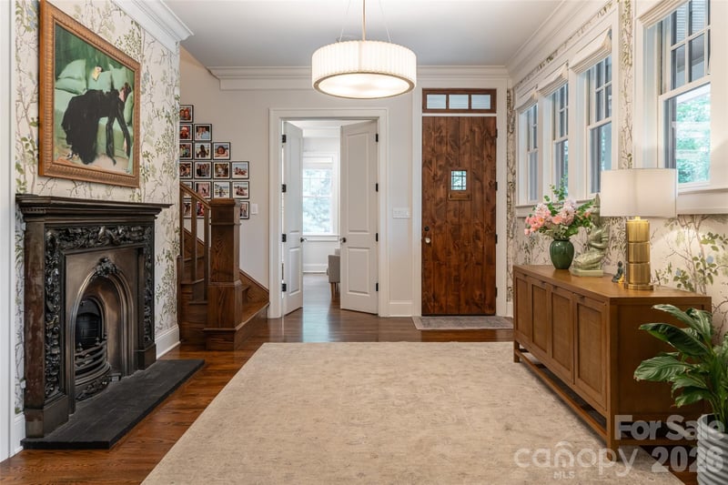242 Racquet Club Rd, Asheville, NC 28803