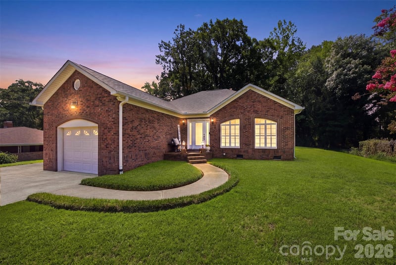 211 Peachtree St, Belmont, NC 28012