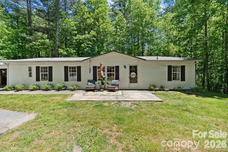 122 Fallswood Ct, Hendersonville, NC 28739