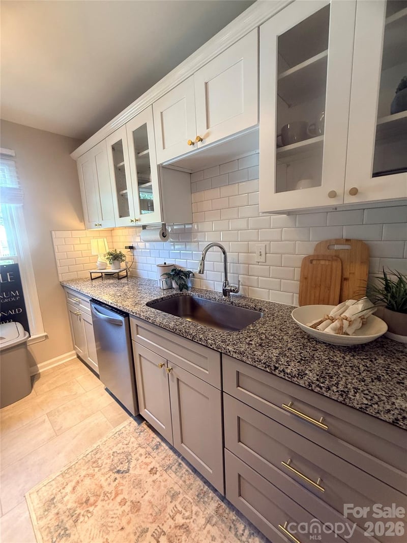 8093 Regent Park Ln, Charlotte, NC 28210