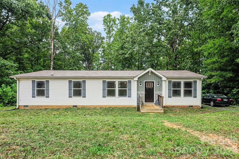 2998 Wilderness Tc, Claremont, NC 28610