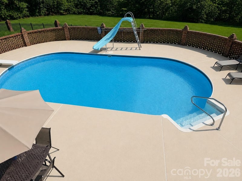 1000 Country Club Dr, Cherryville, NC 28021