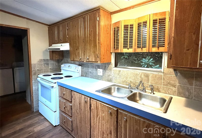261 Warren Creek Rd, Candler, NC 28715