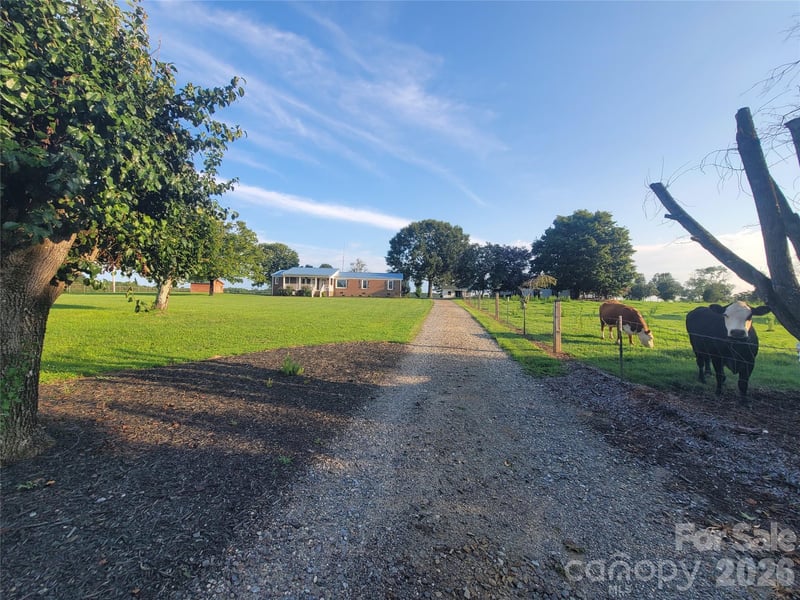 433 Mock Mill Rd, Statesville, NC 28677