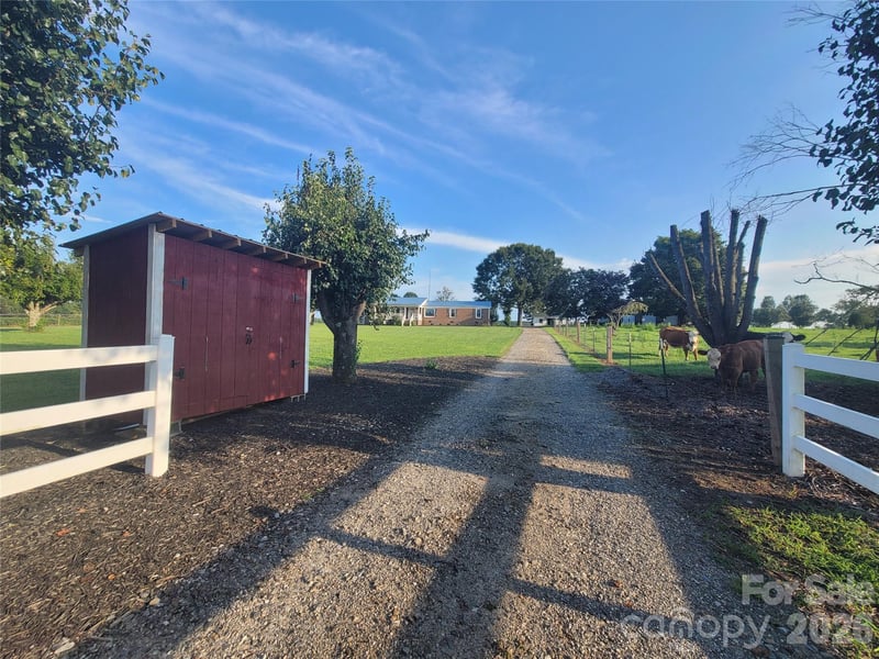 433 Mock Mill Rd, Statesville, NC 28677