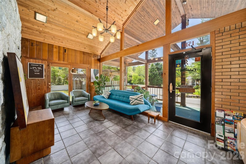 1510 Greenville Hw, Hendersonville, NC 28792