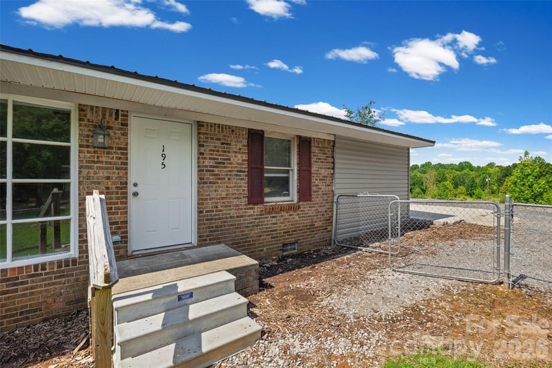 195 Moda Rd, Blacksburg, SC 29702