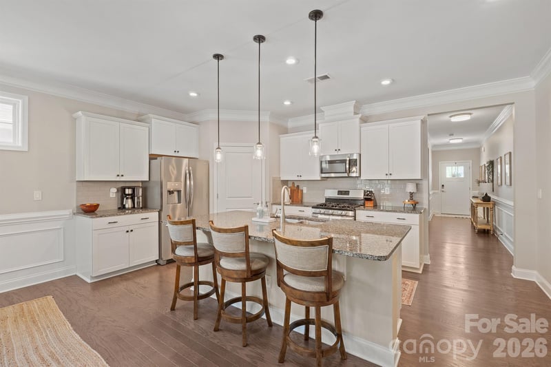 261 Robinwood Ln, Lake Wylie, SC 29710