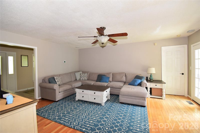 36 Cardinal Ln, Candler, NC 28715
