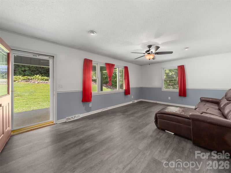 122 Mccall Rd, Pisgah Forest, NC 28768