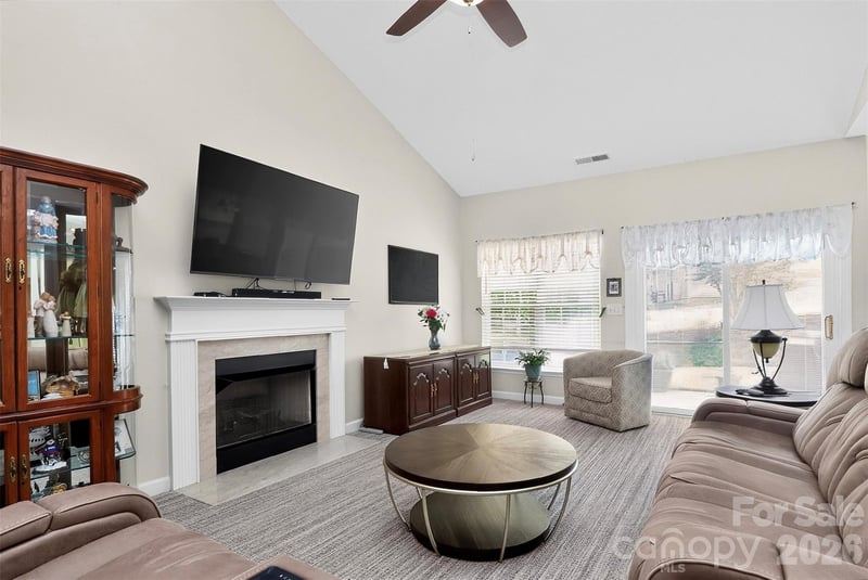 8413 Suttonview Dr, Charlotte, NC 28269