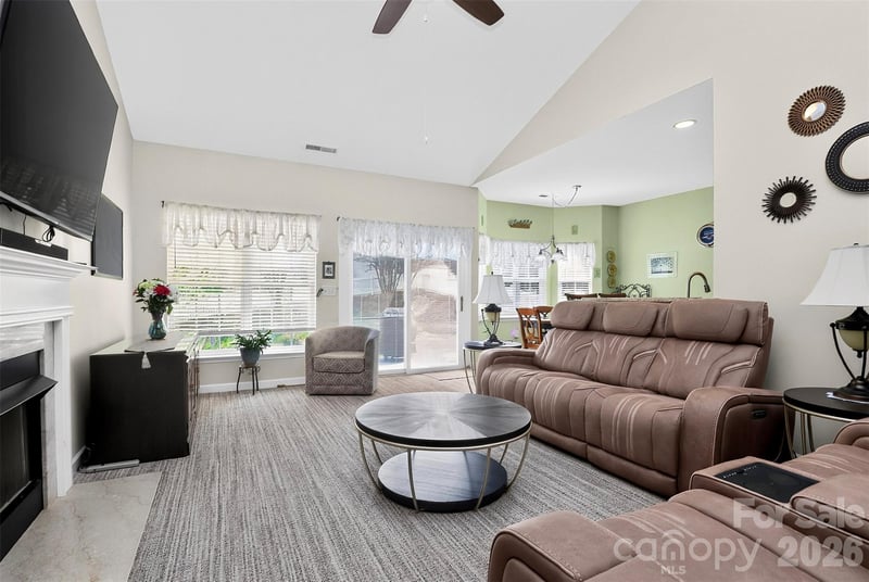 8413 Suttonview Dr, Charlotte, NC 28269