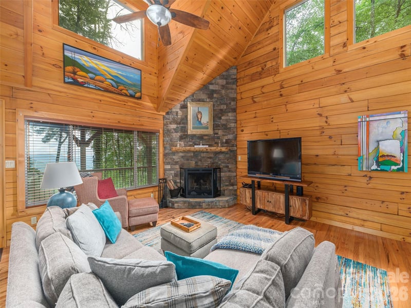 332 Gadohi Trl, Maggie Valley, NC 28751