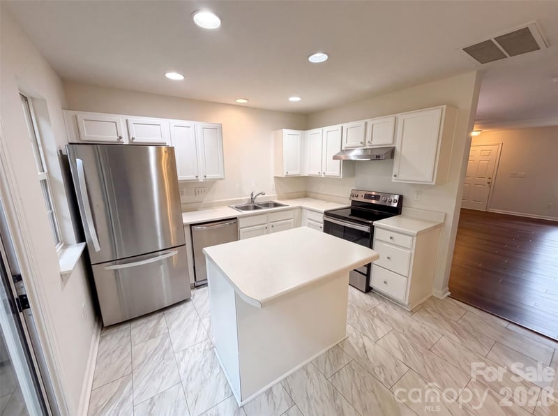 4165 Birch Leaf Ct, Charlotte, NC 28215