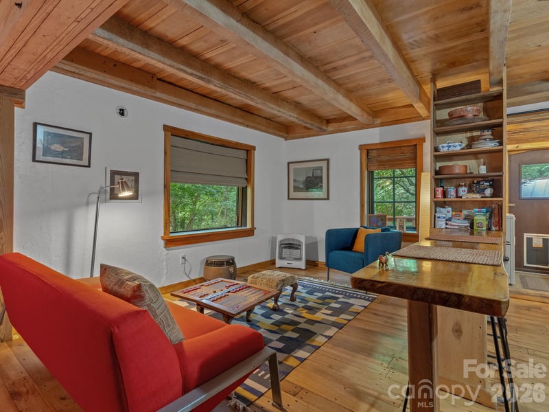 1051 Frost Rd, Saluda, NC 28773