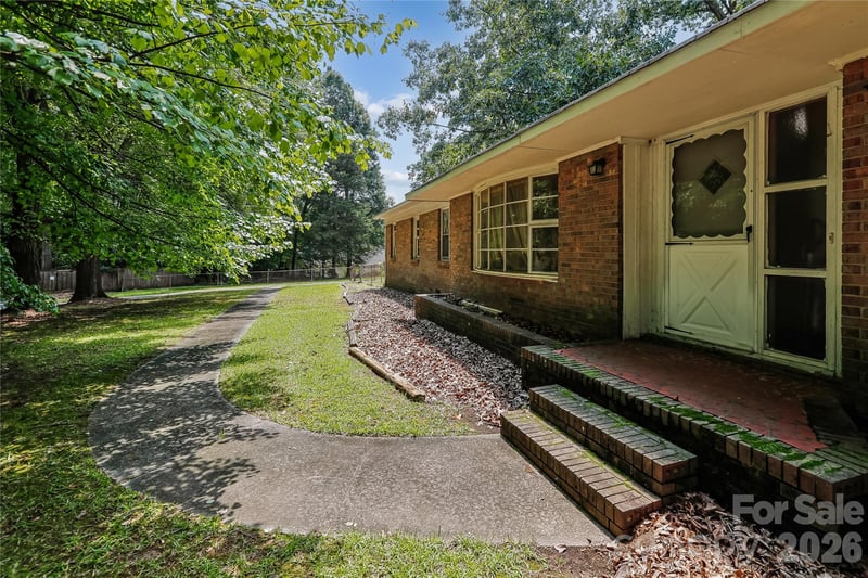 7816 Elwood Dr, Charlotte, NC 28227