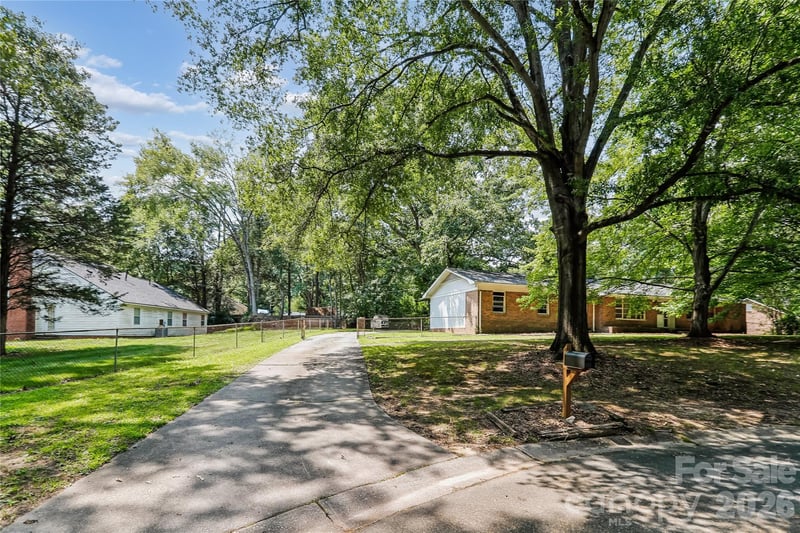7816 Elwood Dr, Charlotte, NC 28227