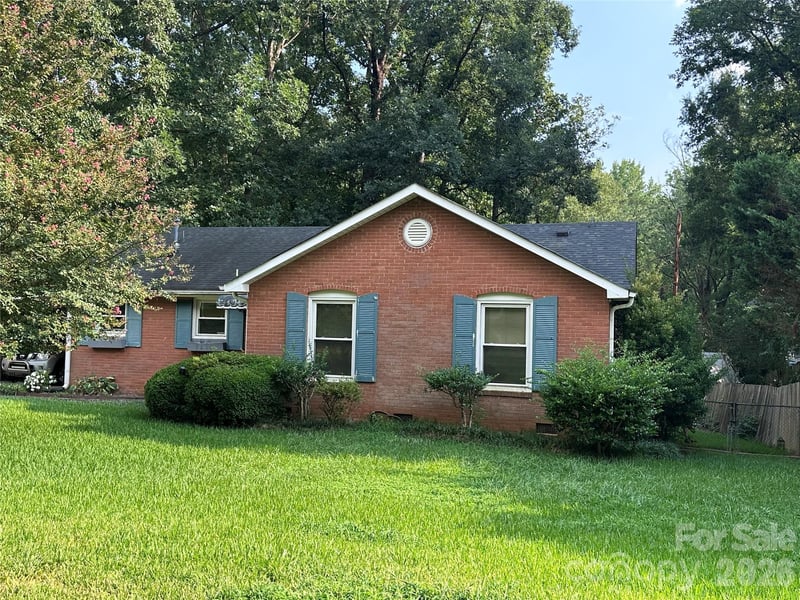 7216 Lockmont Dr, Charlotte, NC 28212