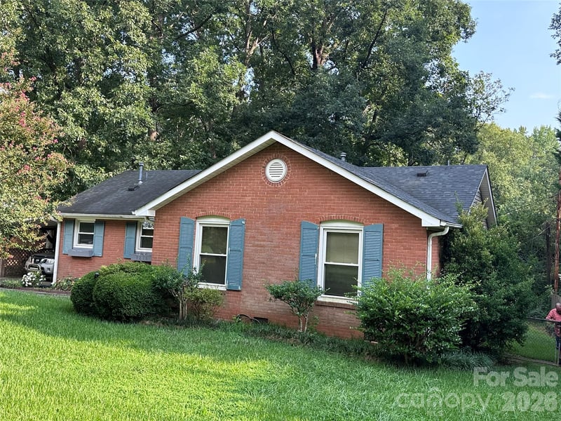7216 Lockmont Dr, Charlotte, NC 28212