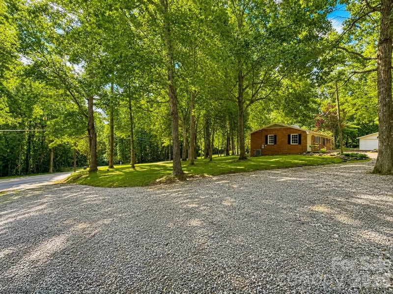2725 Puetts Chapel Rd, Bessemer City, NC 28016