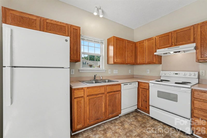 9327 Kimmel Ln, Charlotte, NC 28216