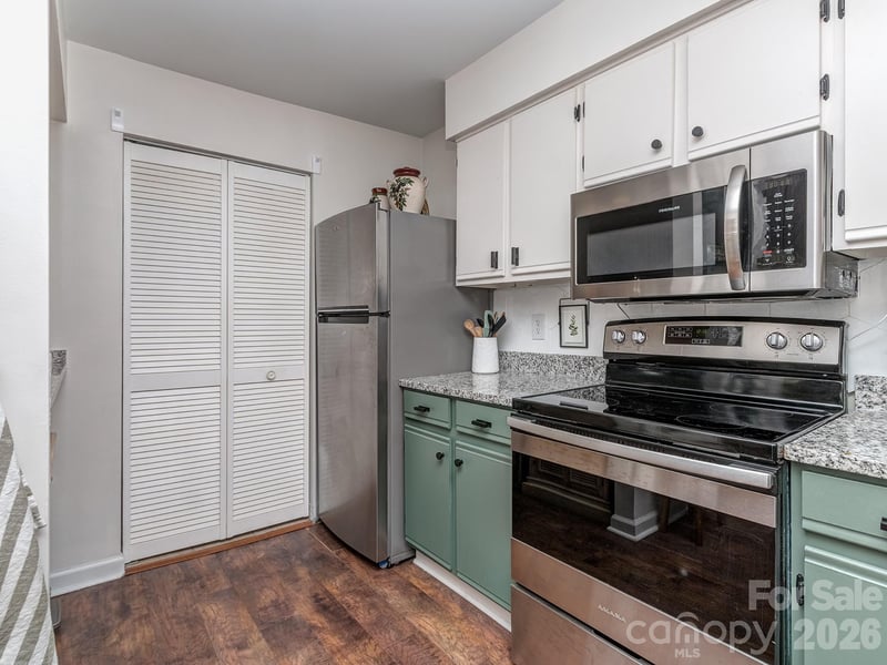 1052 Churchill Downs Ct, Charlotte, NC 28211