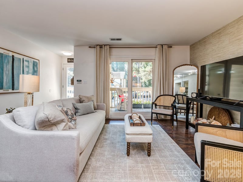 1052 Churchill Downs Ct, Charlotte, NC 28211