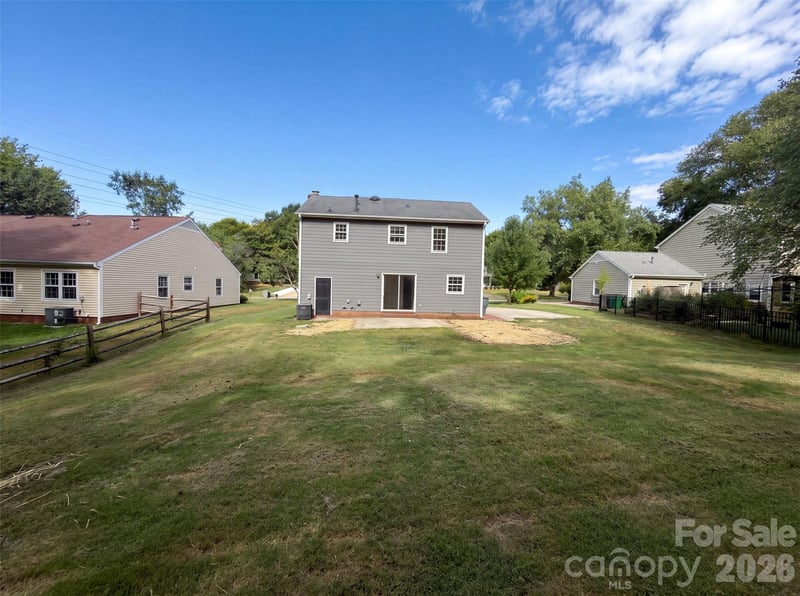 8909 Danson Dr, Charlotte, NC 28277