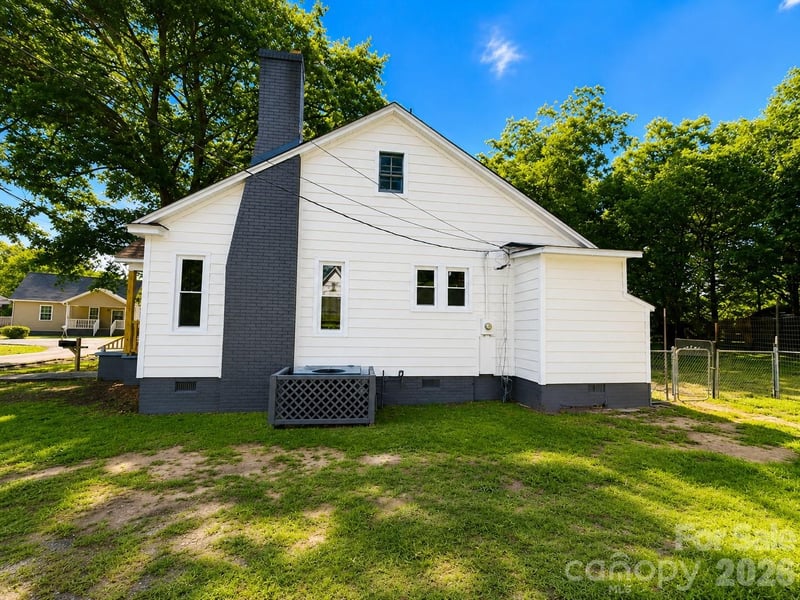 609 Dallas St, Chester, SC 29706