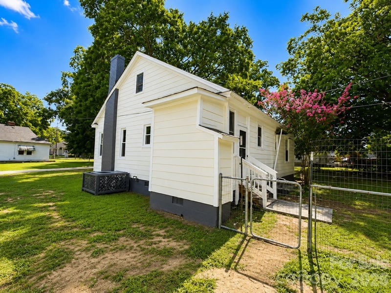609 Dallas St, Chester, SC 29706