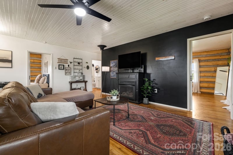194 Cabin Hollow Dr, Marshall, NC 28753