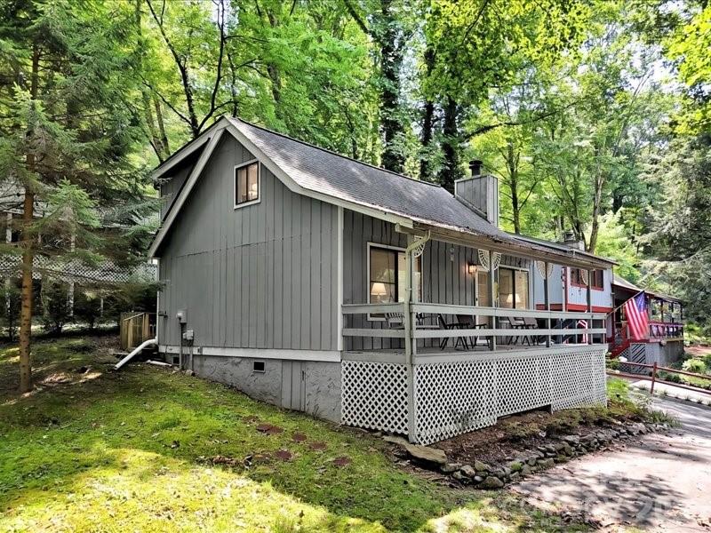 49 Lisa Ln, Maggie Valley, NC 28751